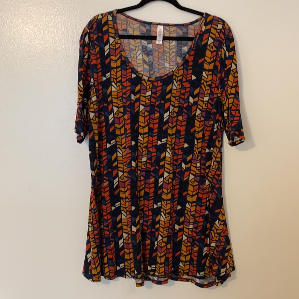 Lularoe 🦄 dark geometric perfect tee